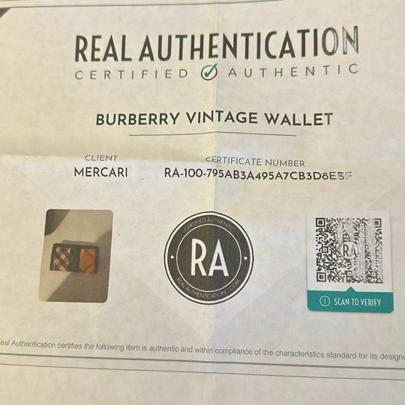 Burberry vintage bifold wallet. Good used condition. Comes with COA! - Picture 6 of 8
